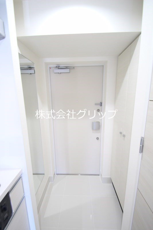 横浜市西区浅間町３丁目の賃貸マンションの玄関