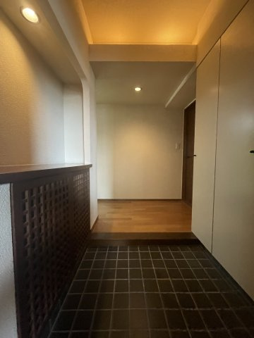アルファガーデン番町の玄関