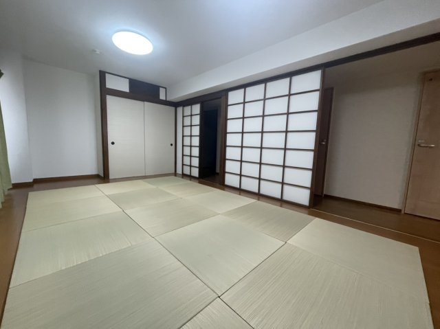 アルファガーデン番町の洋室