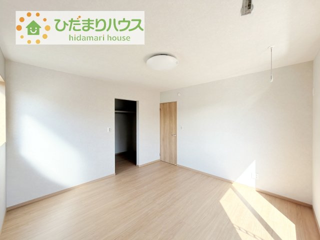 【寝室】 | 土浦市荒川沖西第2期　新築戸建　3号棟 | 広めの主寝室は、ベッドの他にもパソコンデスクやドレッサーなども置けちゃいます(*^-^*)