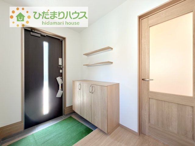 【玄関】 | 土浦市荒川沖西第2期　新築戸建　3号棟 | 丁度良い靴箱のサイズ♪これだけあれば家族全員の靴がしまえてスッキリ(^O^)