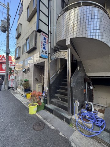 大谷ビルのエントランス