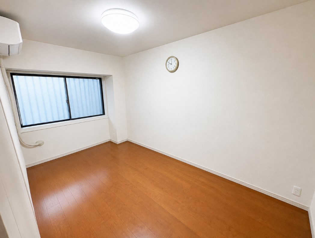 中古マンション　東急リゾートヴィラ熱海青翠の洋室|※本画像は実際の室内写真をもとに、AI画像処理により家具・家財・小物等を除去したものです。現況とは異なる場合があります。