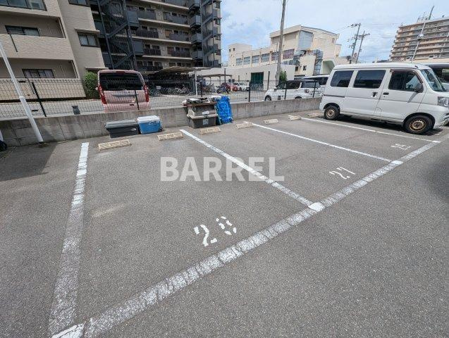 ライトハイツの駐車場