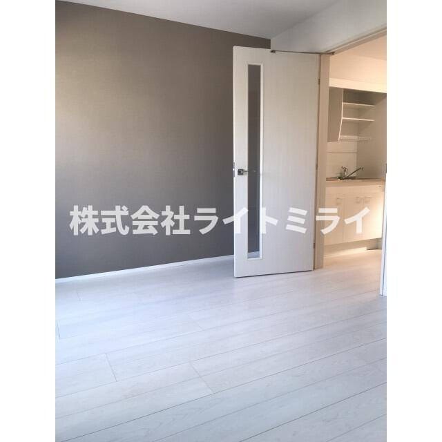 サンレイ市ヶ谷の居間・リビング
