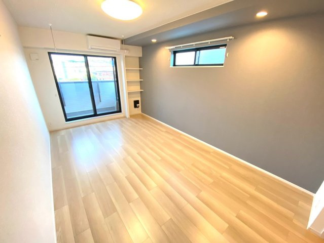 【居間・リビング】 | ホワイトタウン　Ｂ | ※同タイプの部屋のお写真となります。