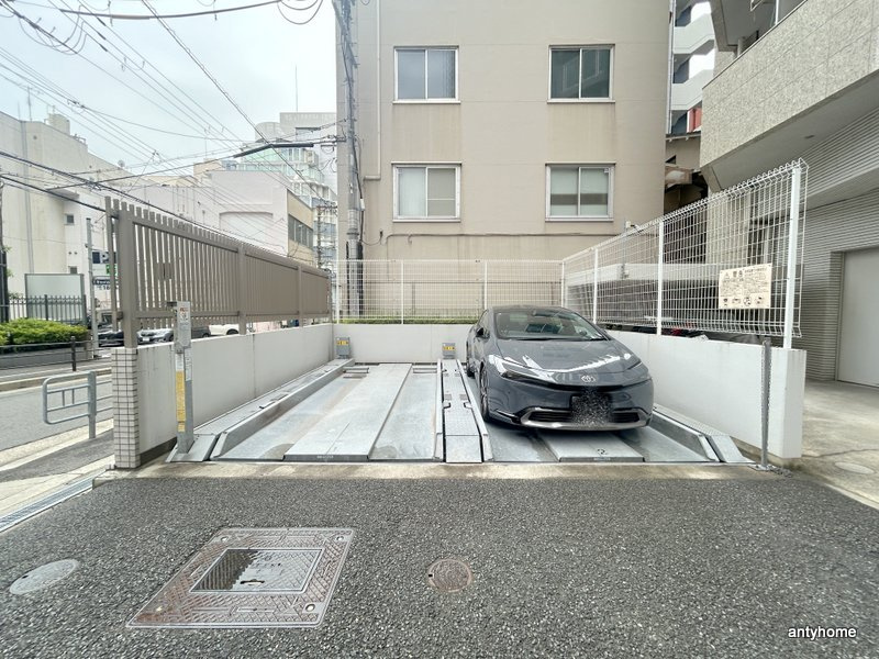 エステムプラザ大手前エヴァース　仲介手数料無料の駐車場