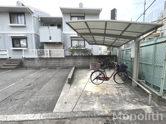 ハイツ井上の駐車場
