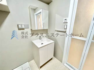 【その他】 | シャトードメール須磨 | 朝の準備が楽にできる独立洗面台です♪清潔感のある白で統一され大きな鏡付きです♪