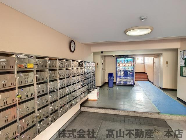 宗像市石丸３丁目の賃貸マンションのエントランス