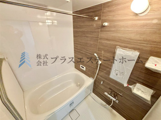 【浴室】 | 朝日プラザ兵庫駅前通 | 【弊社施工事例】1日の疲れを癒してくれる浴室♪優しい色合いのアクセントパネルが施されており、リラックス感が漂います♪