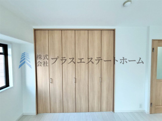 【収納】 | 朝日プラザ兵庫駅前通 | 【弊社施工事例】居室にはクローゼットを完備♪自由度の高い家具の配置が叶うシンプルな空間です♪