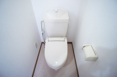 【トイレ】 | クーバーインウエストＥ | 落ち着いた色調のトイレです