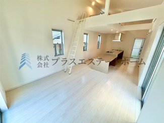 【居間・リビング】 | 垂水区つつじが丘2丁目戸建 | 吹き抜けで開放感のあるリビング♪