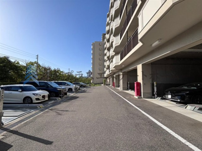 【その他】 | ポートピアプラザE棟 | 敷地内駐車場も広々です♪