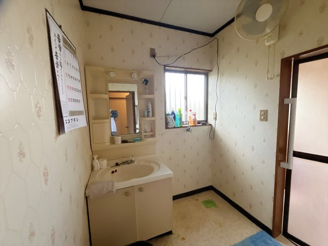 熊谷市石原　中古戸建の独立洗面台