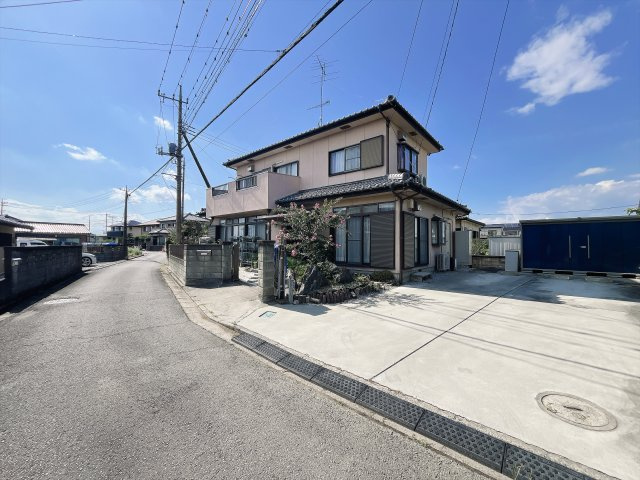 熊谷市石原　中古戸建の前面道路含む現地写真