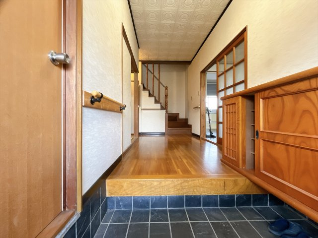 熊谷市石原　中古戸建の玄関