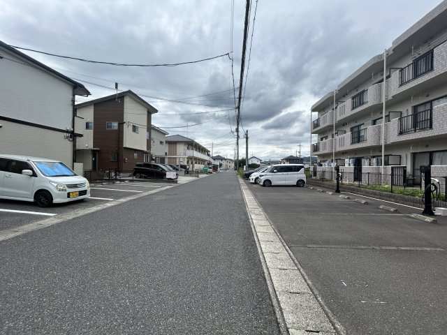 フルールの駐車場