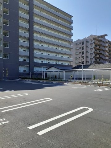 メルベージュ岸の駐車場