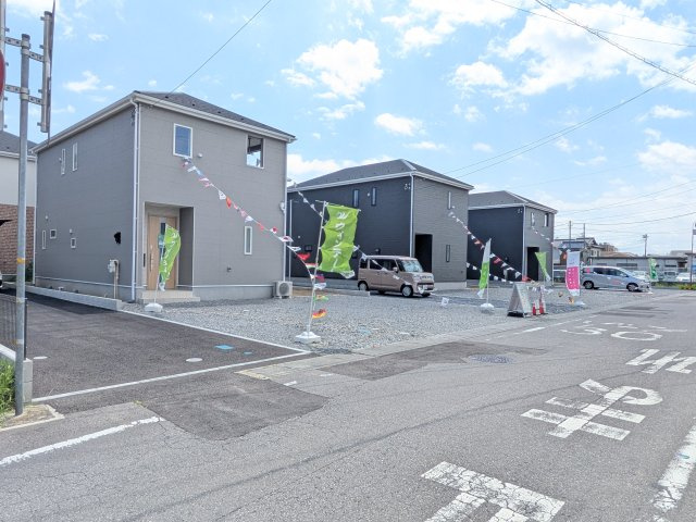 土浦市生田町　第4　新築戸建　2号棟の前面道路含む現地写真|写真だけでは伝わらない快適さを、ぜひ現地で体感しませんか？
即日見学可能です！平日のご案内も可能です♪
お気軽にお問合せまたはお電話ください！
0297-86-8370まで【リアライズ不動産】