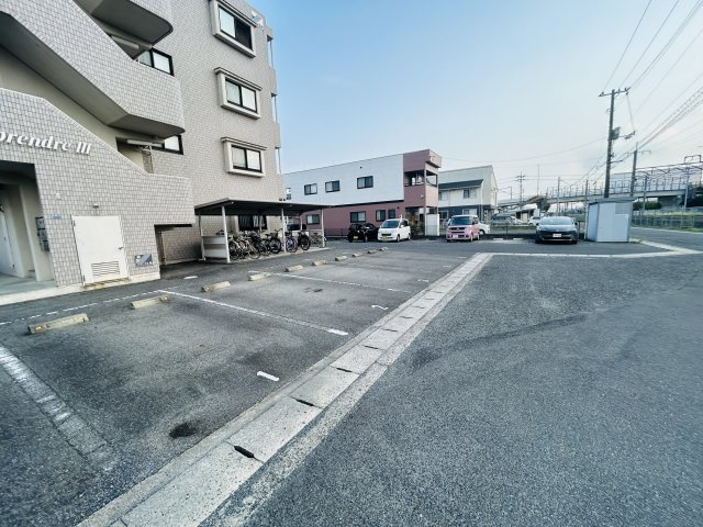 アプランドルIIIの駐車場