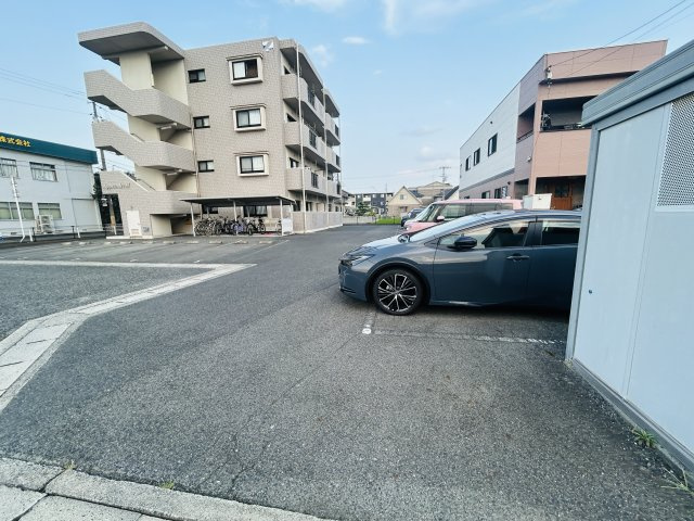 アプランドルIIIの駐車場