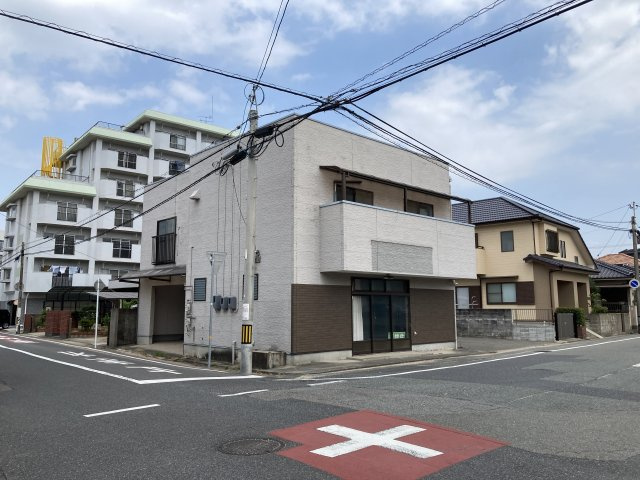 東新川　テナント兼住居の外観