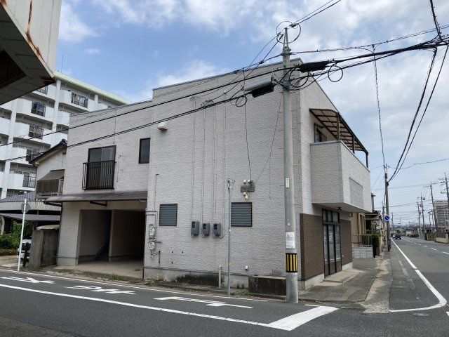 東新川　テナント兼住居の外観