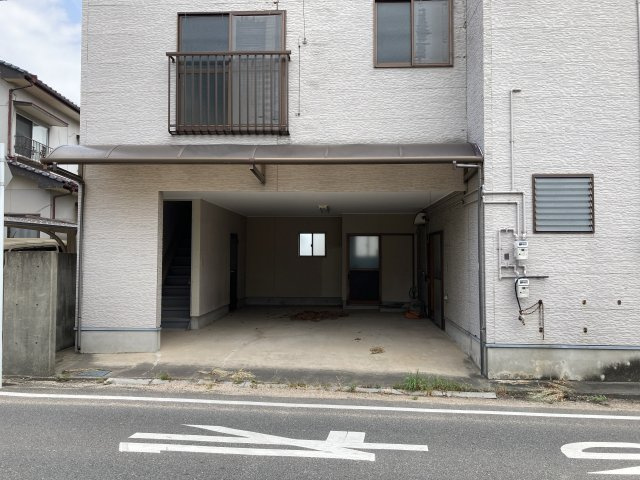 東新川　テナント兼住居の外観