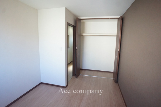 【子供部屋】 | 平野区喜連3丁目 | 【3階：洋室5.8帖】十分なクローゼット完備です♪