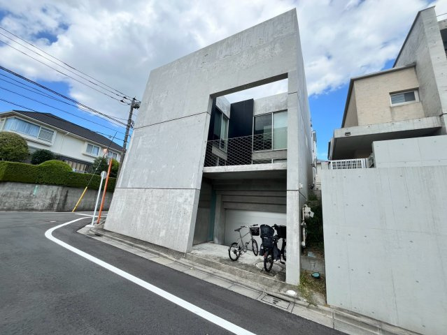 世田谷区深沢　中古戸建の外観