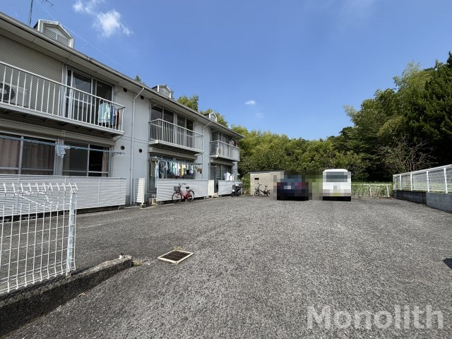 ライズィングマンションC棟の駐車場