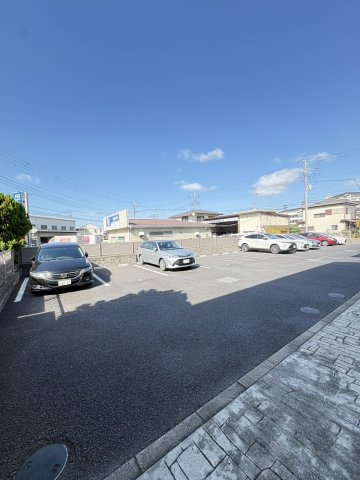 ベルヴィラージュBの駐車場
