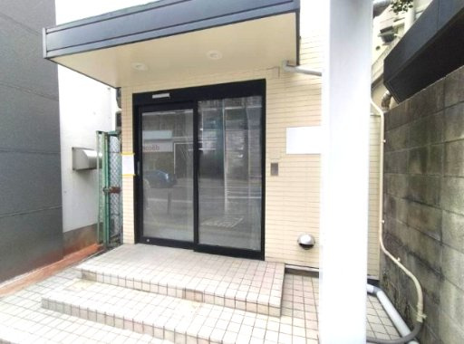 京橋店舗・事務所のエントランス