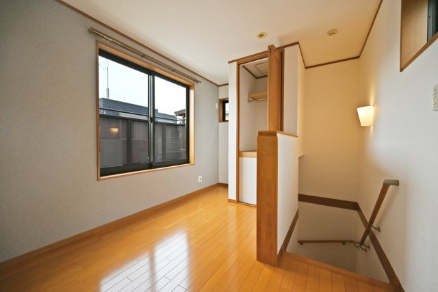 吹田市岸部南２丁目中古戸建の寝室|3階洋室4.8帖
主寝室想定のお部屋です。