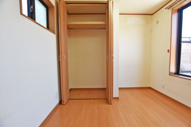 吹田市岸部南２丁目中古戸建の収納|3階洋室3.4帖
クローゼット完備です。