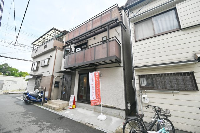 吹田市岸部南２丁目中古戸建の外観|JR「岸部」駅徒歩7分の立地。室内見学をご希望の方はお気軽にお問い合わせください。