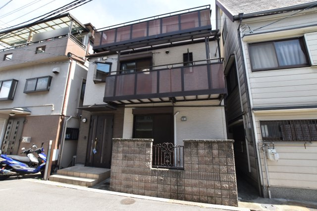 吹田市岸部南２丁目中古戸建の外観|JR「岸部」駅徒歩7分の立地。室内見学をご希望の方はお気軽にお問い合わせください。