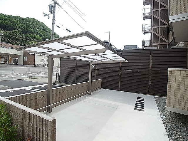 メゾン・クラージュのその他共用部分|屋根付き駐輪スペース完備