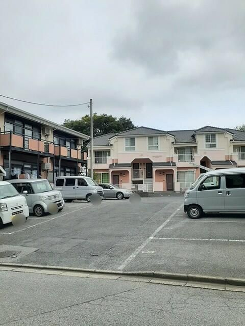 フロイデガルテンＢの駐車場