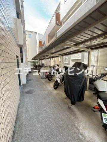 ブルイヤール朝霞23の駐車場|中型バイクまで停められます