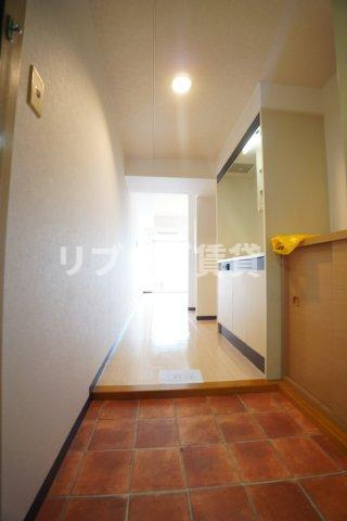 丸三新町ビルの玄関