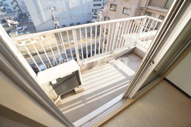 丸三新町ビルのバルコニー