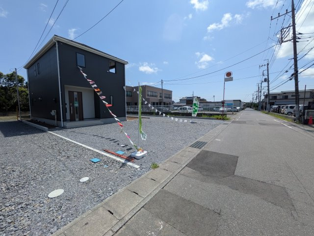 土浦市生田町　第4　新築戸建　6号棟の前面道路含む現地写真|写真だけでは伝わらない快適さを、ぜひ現地で体感しませんか？
即日見学可能です！平日のご案内も可能です♪
お気軽にお問合せまたはお電話ください！
0297-86-8370まで【リアライズ不動産】