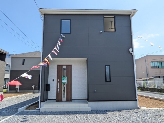 土浦市生田町　第4　新築戸建　6号棟の外観|【月々6万円台〜】
写真だけでは伝わらない快適さを、ぜひ現地で体感しませんか？
即日見学可能です！平日のご案内も可能です♪
お気軽にお問合せください！