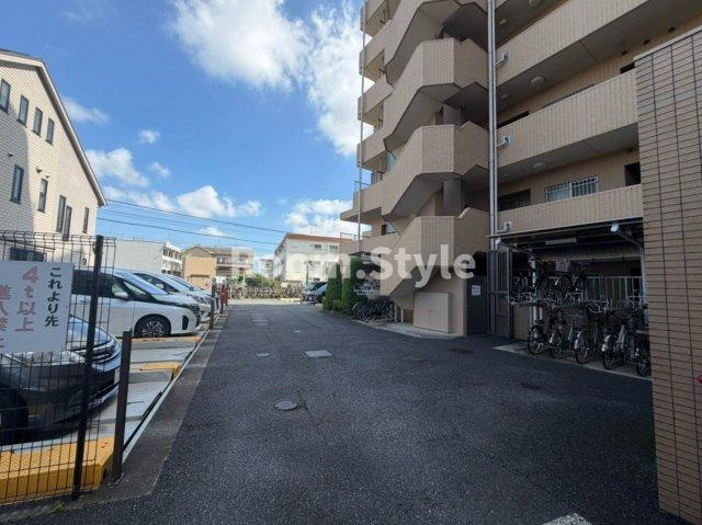 ダイアパレス南大泉の駐車場|空室のためご都合に合わせてご内覧できます
お問合せはお電話でもお受付しております。
03-6450-5211