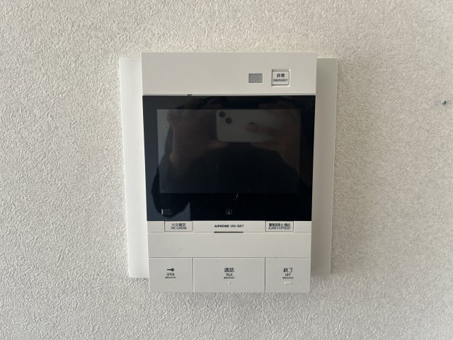 【インターフォン】来訪者の顔を室内から確認できるTVモニター付きインターホン！