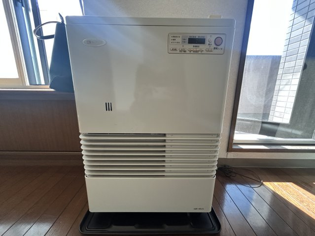 【暖房】パワフルな火力でお部屋全体を素早く温める灯油暖房機を完備！