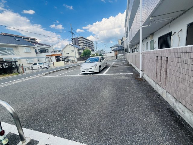 メモワールアイの駐車場